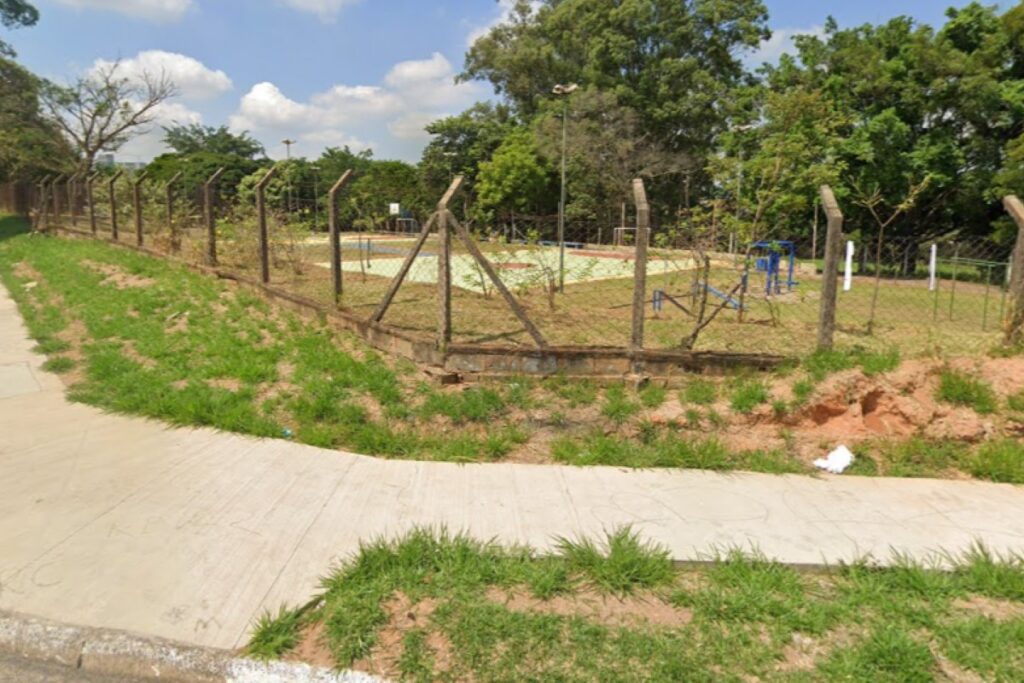 mulher-de-24-anos-e-executada-a-tiros-em-praca-publica-em-sp