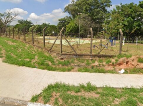 mulher-de-24-anos-e-executada-a-tiros-em-praca-publica-em-sp