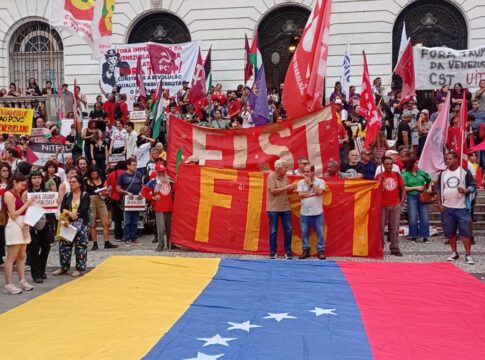 no-rio,-cinelandia-tem-protesto-contra-sequestro-de-nicolas-maduro
