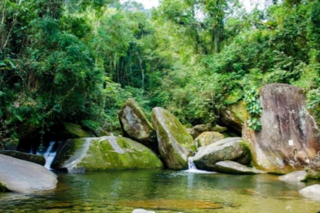 com-multa-de-ate-r$-3,4-mil,-mongagua-cria-regras-para-poco-das-antas