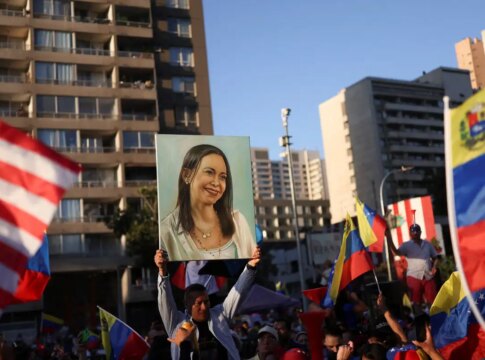 descartada-por-trump,-corina-ataca-delcy-e-promete-voltar-a-venezuela