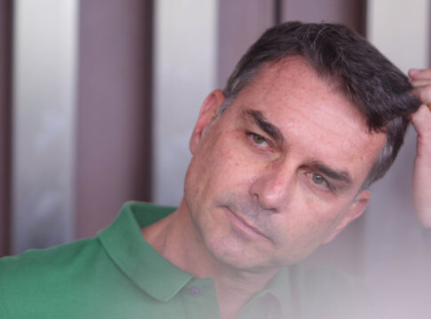 flavio-diz-receber-ameaca-apos-humorista-querer-“desligar”-nikolas