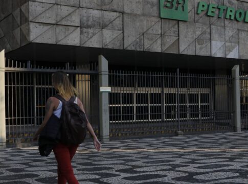 petrobras-confirma-vazamento-de-fluido-de-perfuracao-a-175-km-do-ap