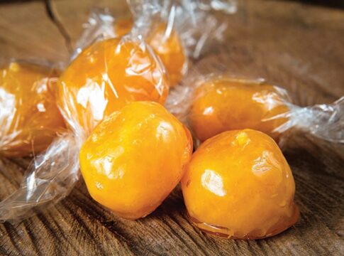 bala-baiana:-aprenda-passo-a-passo-do-doce-que-fica-crocante-e-gostoso