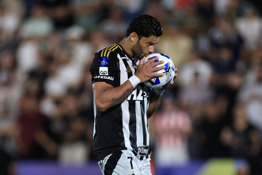 diretor-do-atletico-mg-e-sincero-sobre-futuro-de-hulk-no-clube