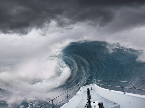 satelite-da-nasa-revela-tsunami-gigante-com-comportamento-inesperado