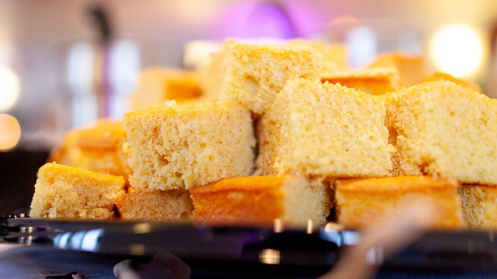 bolo-de-arroz-cru-conquista-pela-textura-macia-e-sabor-surpreendente