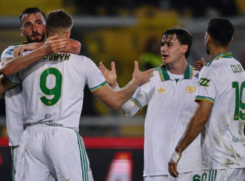 com-um-gol-em-cada-tempo,-roma-vence-lecce-pelo-campeonato-italiano