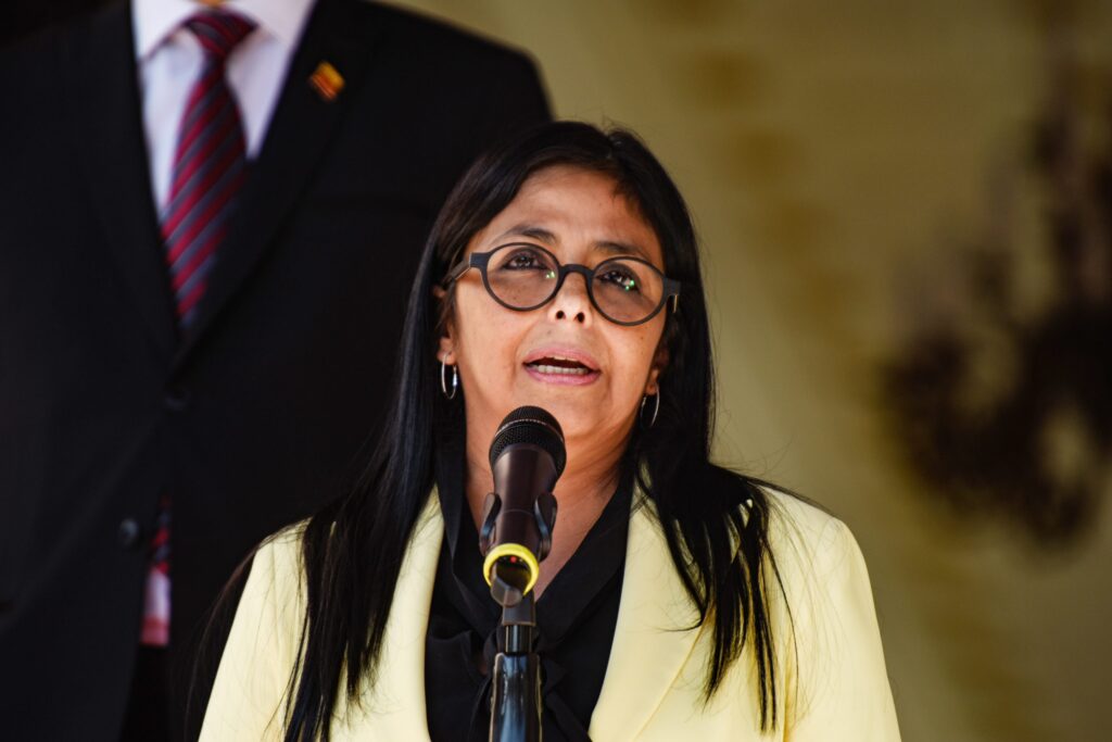 delcy-avisa-a-trump:-“nao-ha-agente-externo-que-governe-a-venezuela”