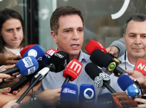 medico-diz-que-bolsonaro-apresenta-apatia,-tontura-e-queda-da-palpebra.-video