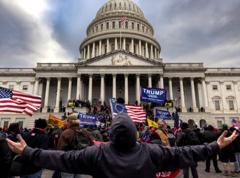 governo-trump-lanca-site-com-versao-propria-sobre-invasao-do-capitolio