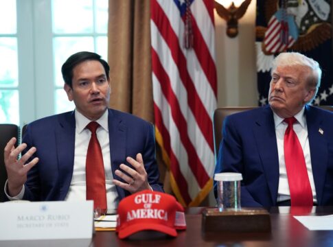 trump-planeja-comprar-a-groenlandia-em-vez-de-invadi-la,-afirma-rubio