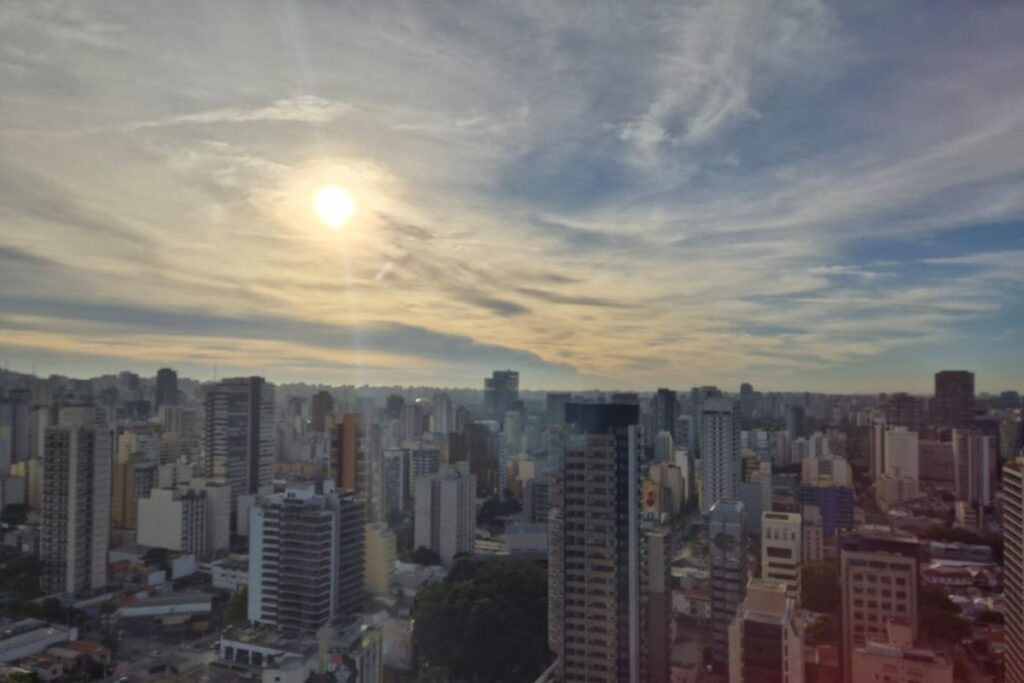 apos-dias-“frios”-no-verao,-veja-a-previsao-do-tempo-em-sp-para-esta-4a