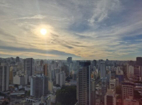 apos-dias-“frios”-no-verao,-veja-a-previsao-do-tempo-em-sp-para-esta-4a