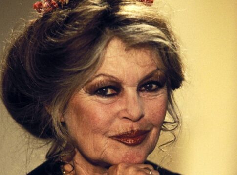 brigitte-bardot,-icone-do-cinema,-e-velada-em-saint-tropez