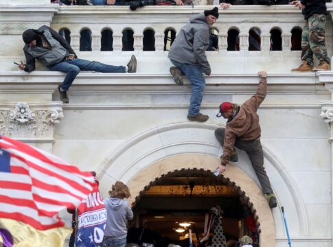 eua-lancam-site-onde-reescrevem-versao-da-invasao-ao-capitolio