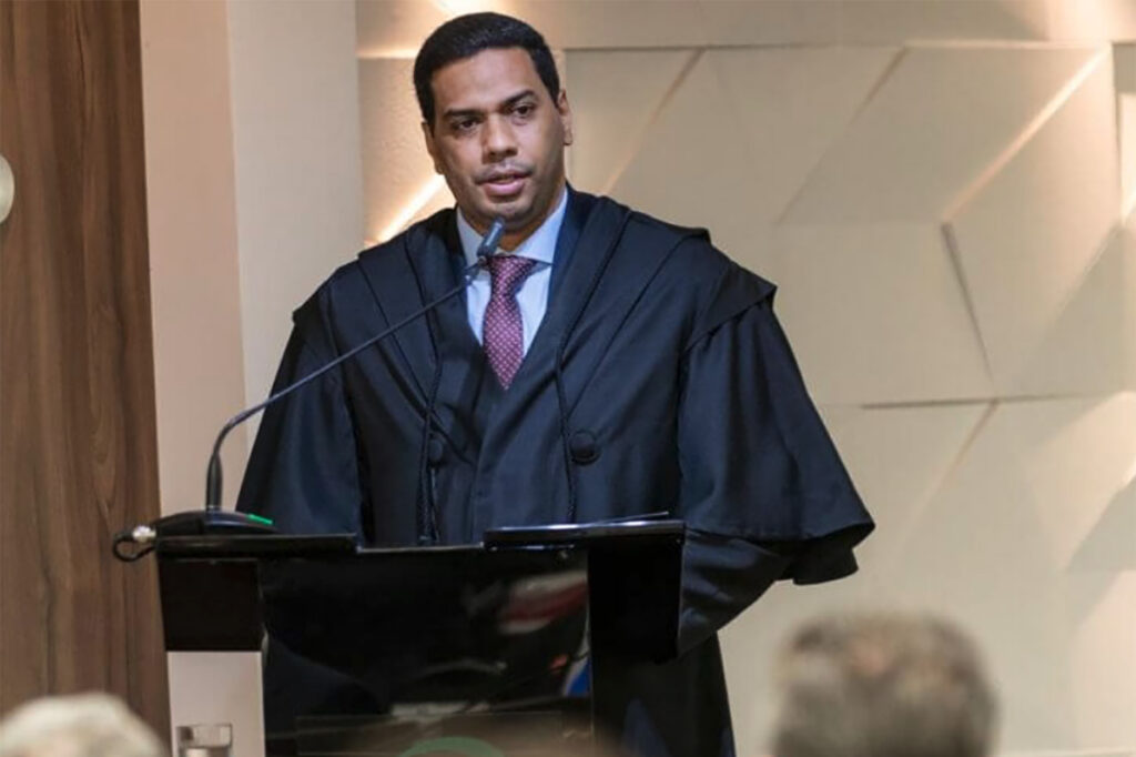 o-banqueiro-nunca-pagou-a-ninguem-para-defende-lo,-so-a-advogados