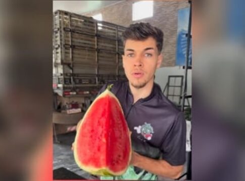 “gala-da-melancia”-viraliza-na-web-ao-mostrar-fruta-e-ganhar-elogios
