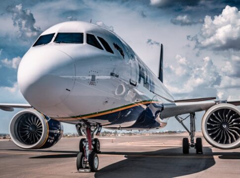 azul-derrete-mais-de-30%-na-bolsa-apos-oferta-bilionaria-de-acoes