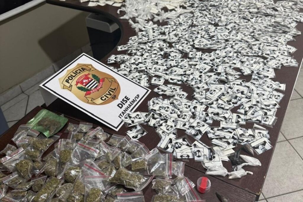 homem-“assume”-ponto-de-venda-de-drogas-do-irmao-e-acaba-preso