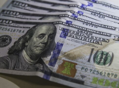 brasil-tem-segunda-maior-saida-de-dolares-da-historia-em-2025