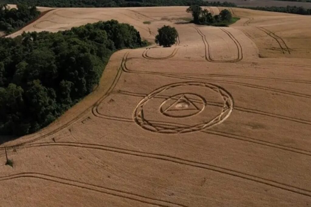 ate-r$-9,5-mil:-cidade-famosa-por-desenhos-misteriosos-abre-concurso