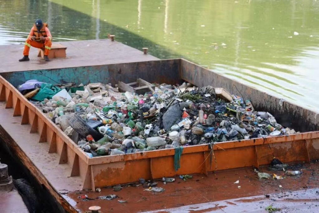 volume-anual-de-lixo-no-rio-pinheiros-equivale-a-15-dias-em-via-da-zl