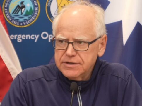 apos-ice-matar-mulher,-governador-de-minessota-mobiliza-guarda-nacional