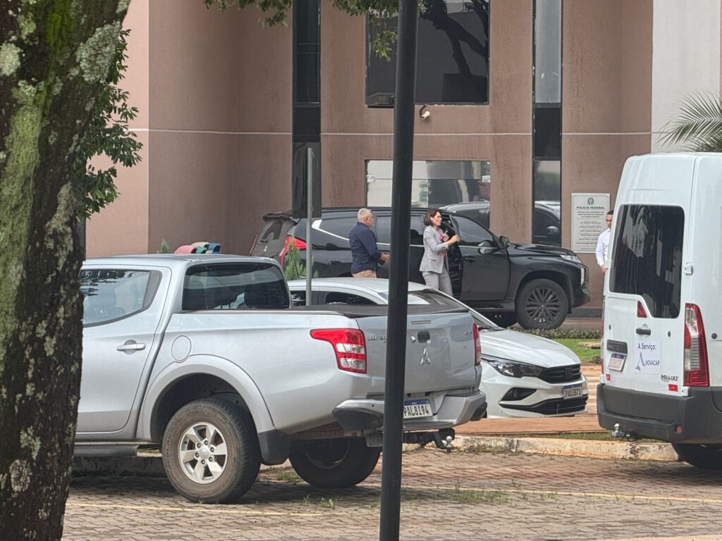 michelle-visita-bolsonaro-apos-retorno-do-marido-a-prisao-na-pf