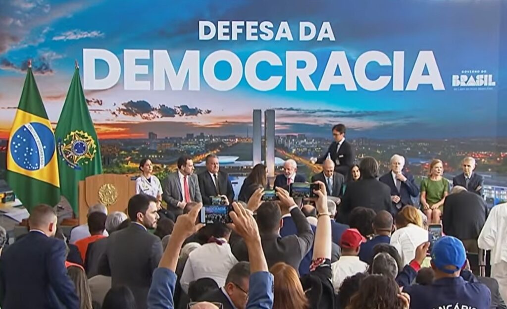 lula-participa-de-ato-sobre-o-8/1-sem-cupula-do-congresso-e-stf.-siga-no-youtube