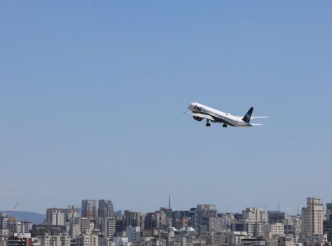 preco-medio-das-passagens-aereas-cai-20%-em-novembro