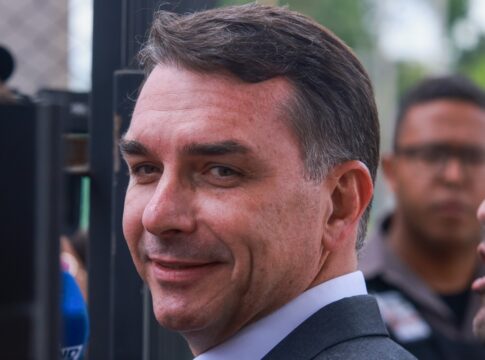 cupula-bolsonarista-fala-em-jair-e-eduardo-como-ministros-de-flavio