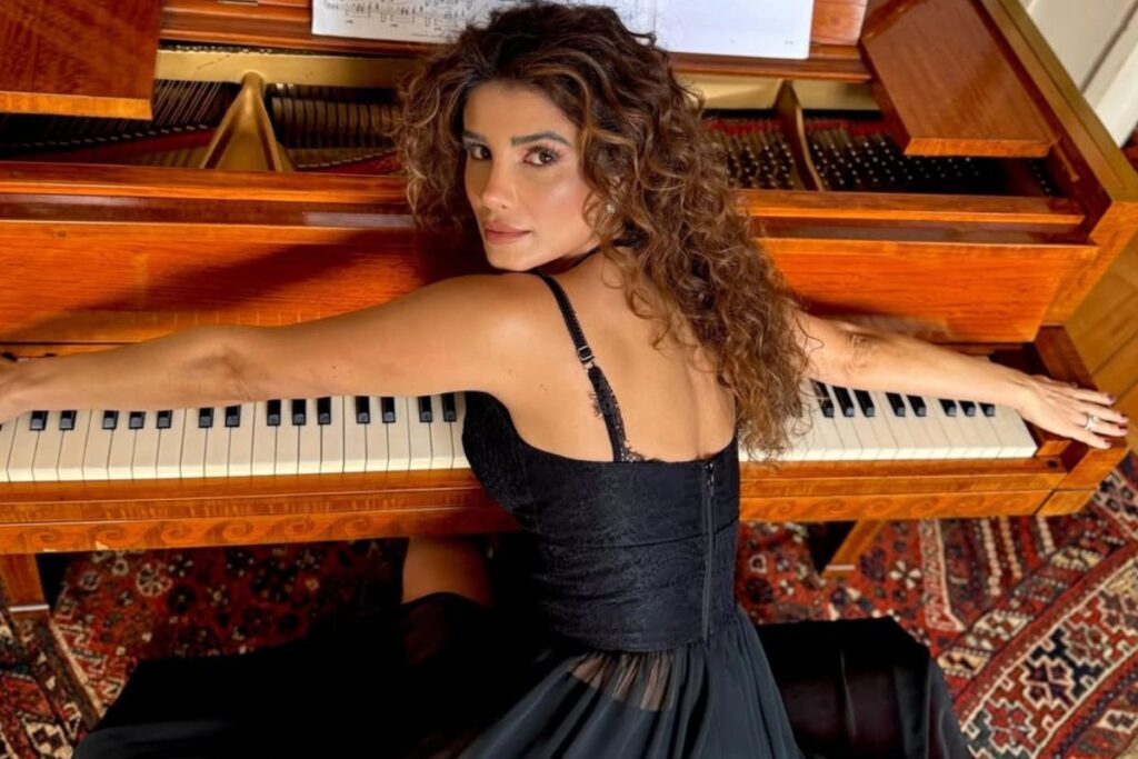 paula-fernandes-fala-da-novela-da-globo-e-polemica-com-roberta-miranda.-assista-ao-video