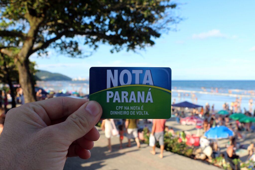 “cpf-na-nota?”:-sorteio-do-nota-parana-premia-mulher-com-r$-100-mil
