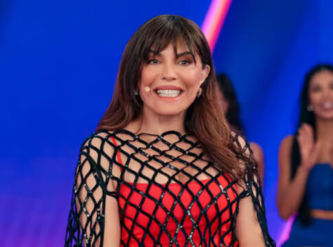 marcia-goldschmidt-cai-no-banheiro-e-bate-a-cabeca