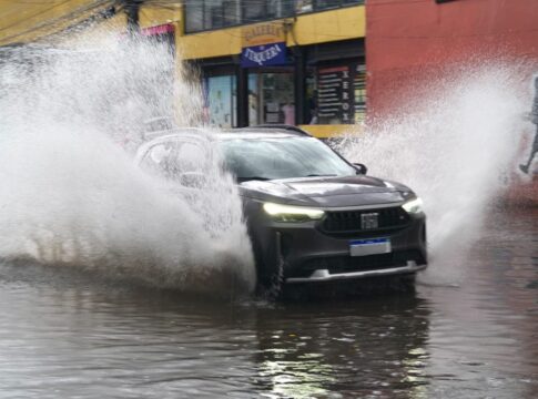 chuva-causa-estragos-e-deixa-ruas-alagadas-em-sao-paulo.-veja-fotos