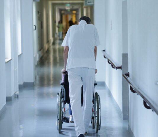 empresario-que-atuava-como-falso-medico-e-preso-em-sp