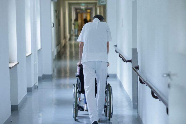 empresario-que-atuava-como-falso-medico-e-preso-em-sp