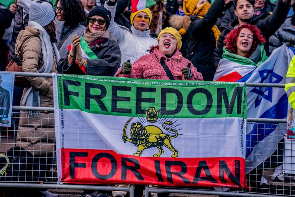 protestos-no-ira-ganham-forca-e-regime-intensifica-repressao