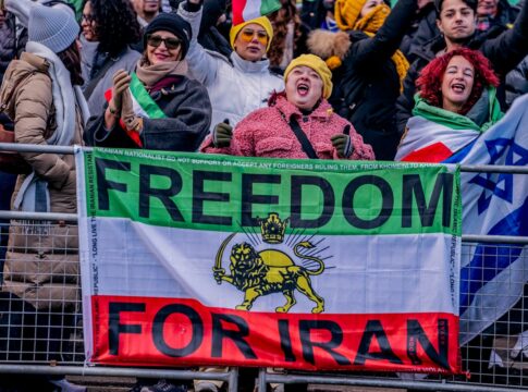 protestos-no-ira-ganham-forca-e-regime-intensifica-repressao