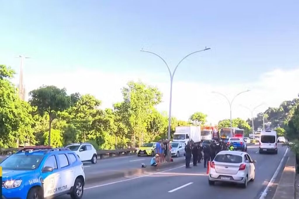 rj:-dois-homens-morrem-apos-tiroteio-na-saida-do-tunel-santa-barbara