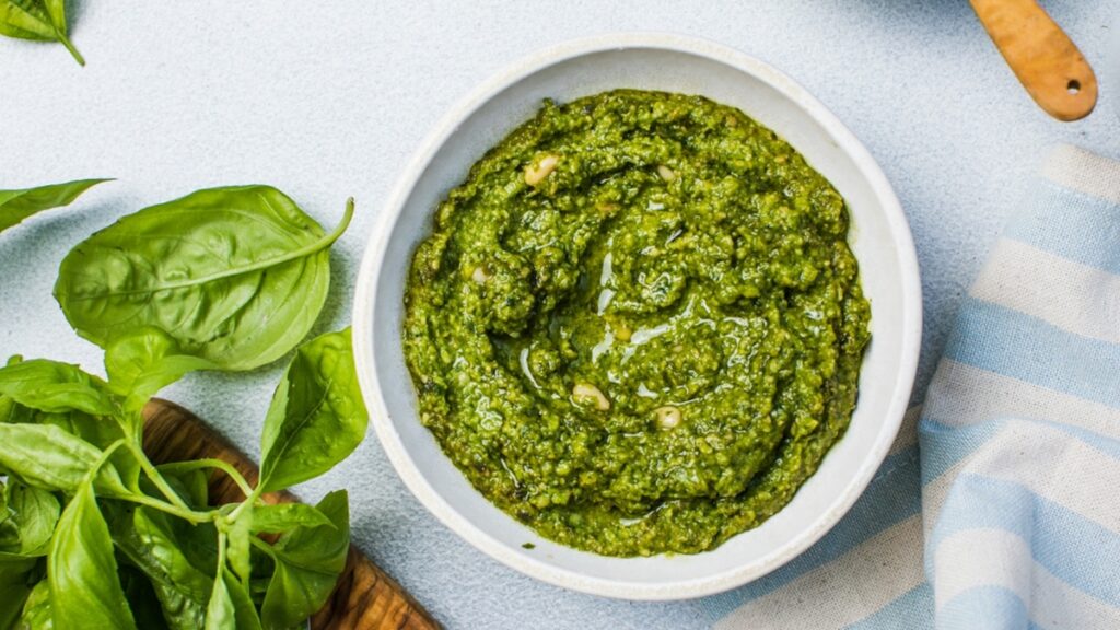 prepare-pesto-caseiro,-um-molho-fresco,-aromatico-e-cheio-de-sabor