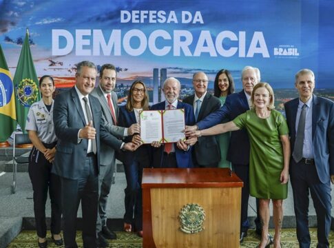 pm-espancada-no-8/1-estava-com-lula-durante-veto-ao-pl-da-dosimetria