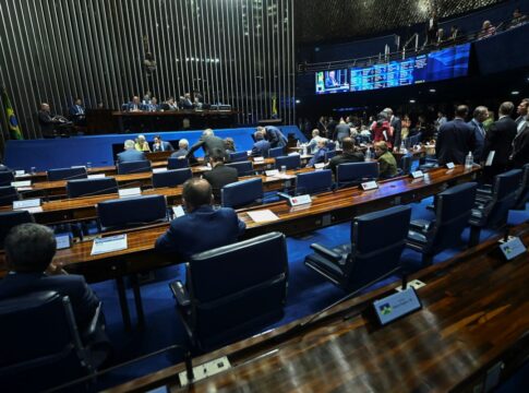 maioria-dos-senadores-assina-pedido-de-prisao-domiciliar-para-bolsonaro