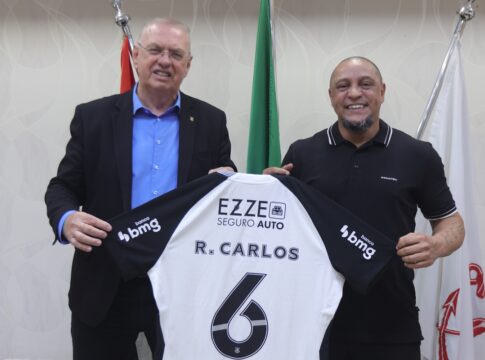 apos-cirurgia-no-coracao,-roberto-carlos-visita-a-sede-do-corinthians