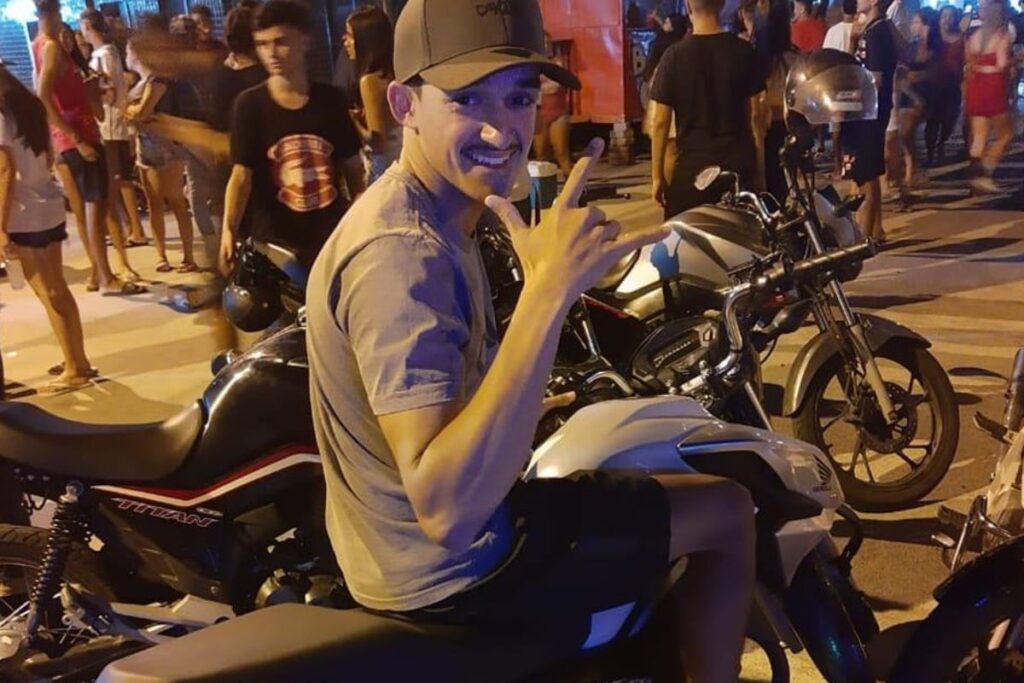 execucao-a-luz-do-dia:-jovem-de-23-anos-e-morto-a-tiros-no-litoral