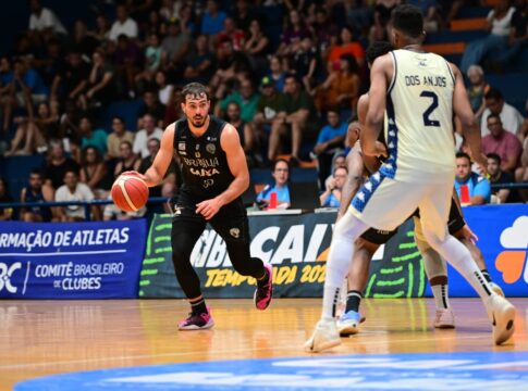 brasilia-basquete-atropela-o-rio-claro-e-vence-mais-uma-no-nbb
