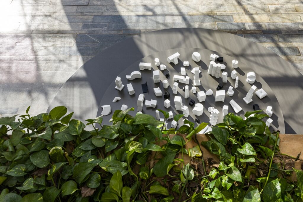 megaexposicao-gratuita-de-sergio-camargo-no-df-tem-mais-de-200-pecas