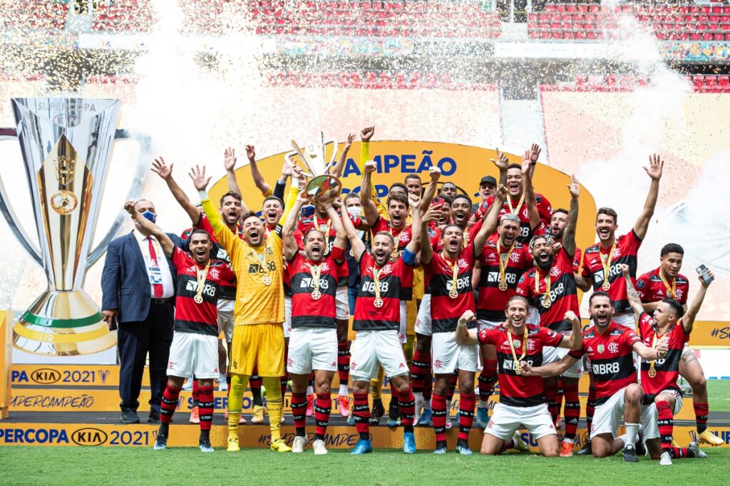veja-o-que-mudou-no-flamengo-um-ano-apos-titulo-da-supercopa-2025