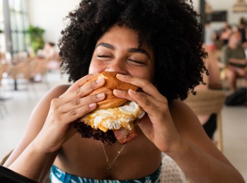 hamburguer-feito-em-casa-e-aposta-certeira-para-curtir-o-fim-de-semana